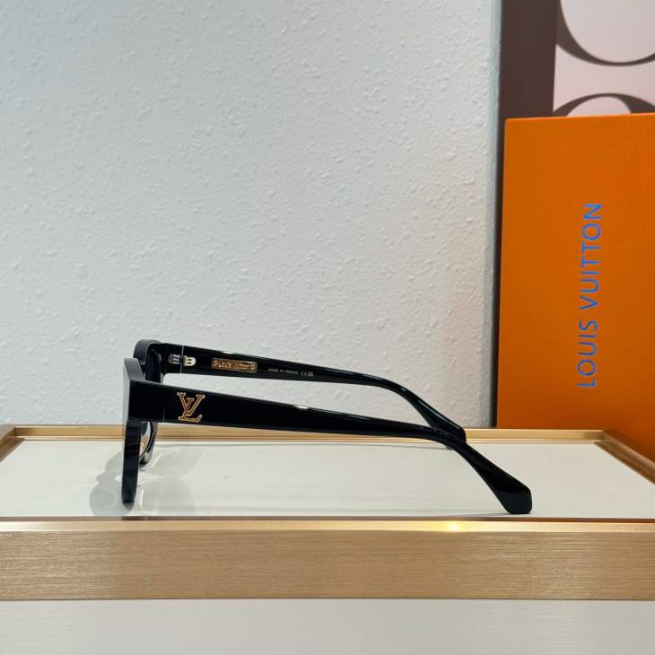 Picture of Louis Vuitton Sunglasses _SKUfw76702837fw